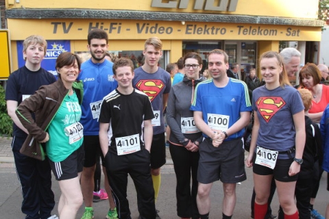 Team des Musikvereins Kröv vor dem Start beim Mitternachtslauf 2016