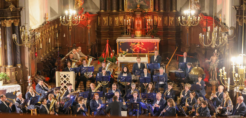 Winzerkapelle Kröv beim Adventskonzert 2025 unter Leitung von Bernd Fröhlich (30.11.2025)